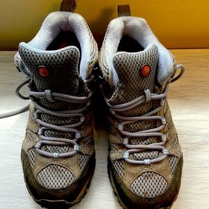 Preowned Merrell continuum hiking shoes Size 7 womens